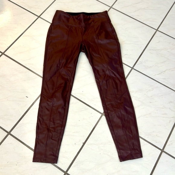 Rock & Republic™,Faux Leather Leggings in Wine,Fever Pull-On, All 5-Stars,Size S - Picture 2 of 11